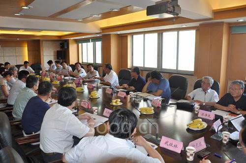 江苏省装备制造业重点骨干企业座谈会在宁召开