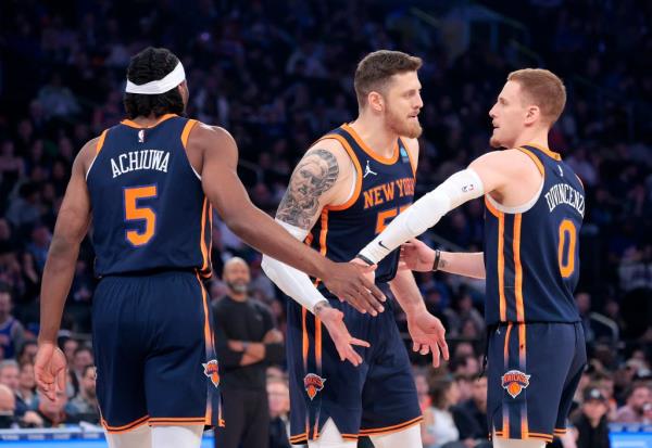 Isaiah Hartenstein #55 of the New York Knicks greets Precious Achiuwa #5 of the New York Knicks and Do<em></em>nte DiVincenzo
