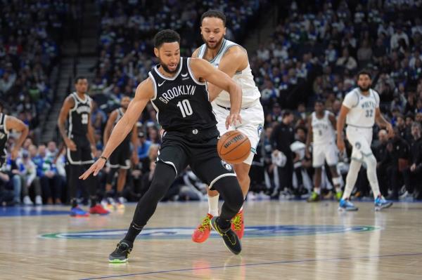 Ben Simmons, losing co<em></em>ntrol of the ball earlier in the game, left the Nets' 101-86 loss to the Timberwolves in the third quarter due  to leg soreness.