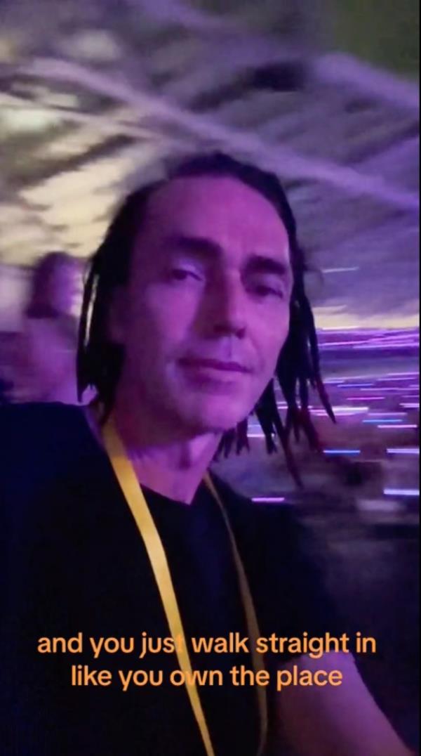 Tiktok user shows how to sneak into a Taylor Swift co<em></em>ncert using a fake pass