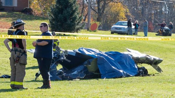 Emergency perso<em></em>nnel wait for the coro<em></em>ner after a fatal small plane crash in a yard at Dorance Farm, wher<em></em>e families were havin<em></em>g hayrides and picking pumpkins for Halloween in Hanover Township, Pennsylvania, U.S. October 29, 2022