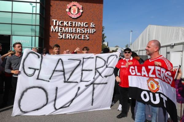 Manchester United fans co<em></em>ntinue to demand the Glazers sell the club