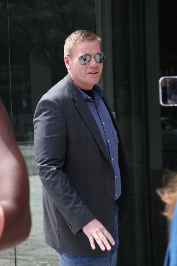 Matt Holloway, brother of Natalee Holloway, was spotted arriving to court in Birmingham, Alabama.</p>

<p>　　