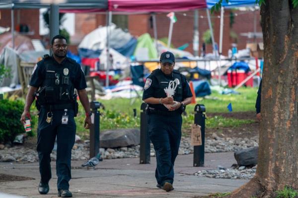  Police finally moved o<em></em>nto the campus around 3:30 a.m. and used pepper spray to clear the raucous crowd.