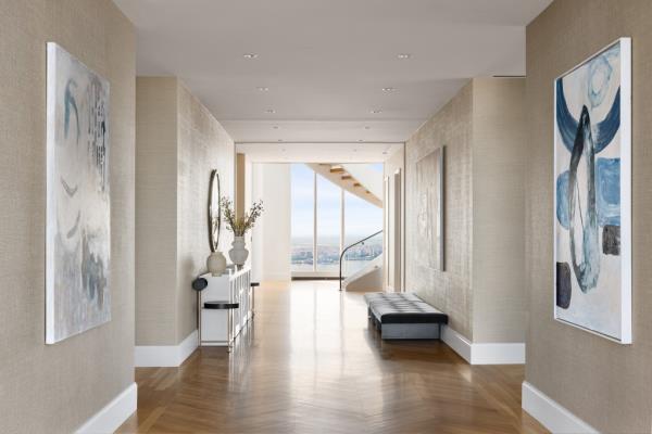Wide halls to showcase art. 