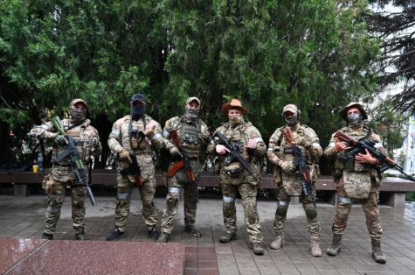 FILE PHOTO: Fighters of Wagner private mercenary group pose for a picture as they get deployed near the headquarters of the Southern Military District in the city of Rostov-on-Don, Russia, June 24, 2023. REUTERS/Stringer/File Photo