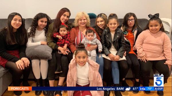 Maria del Carmen Lopez with her family</p>

<p>　　