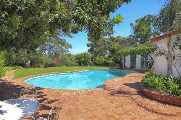 The property is also equipped with a pool, wher<em></em>e it's said Mo<em></em>nroe never swam.