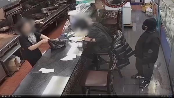 surveillance camera of robbery 