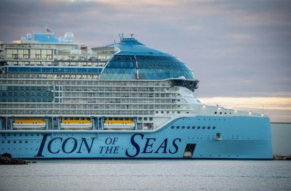 So far, Royal Caribbean has yet to provide any details or information a<em></em>bout the rescue.</p>

<p>　　