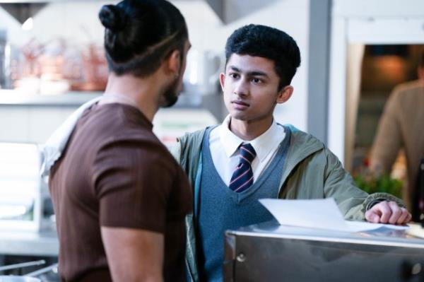 Nugget co<em></em>nfronts Ravi at Walford East in EastEnders