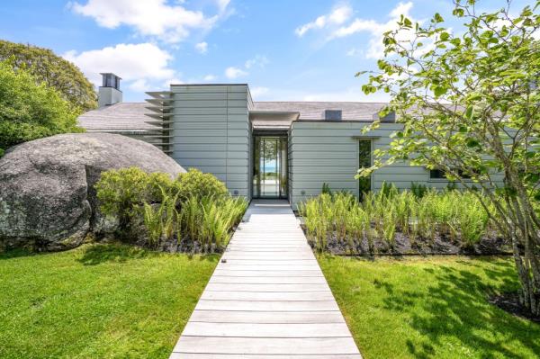 The property is situated on 9.5 acres. 