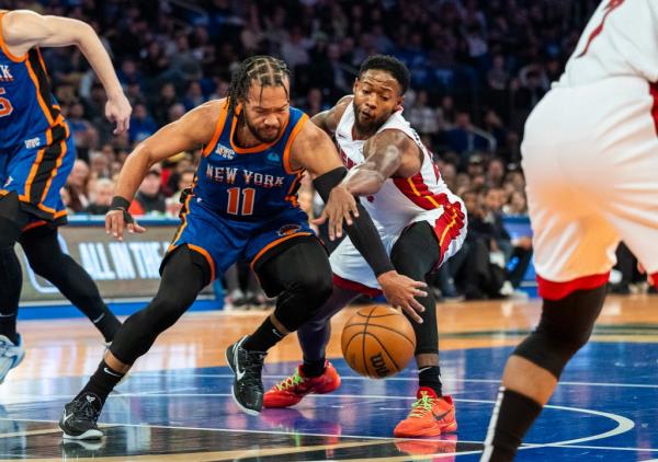 Jalen Brunson battles Haywood Highsmith for the ball during the Knicks' 100-98 win over the Heat.