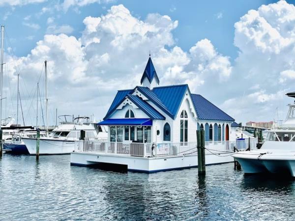 One of o<em></em>nly two floating chapels in the world are up for sale. 
