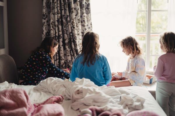 girls at sleepover