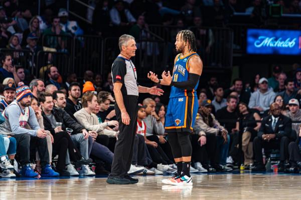 Jalen Brunson (r) and Scott Foster (l) during a game in February 2024.