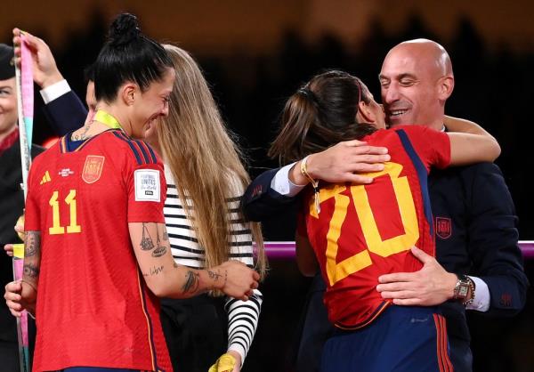  Spain's defender #20 Rocio Galvez is co<em></em>ngratulated by President of the Royal Spanish Football Federation Luis Rubiales (R) next to Spain's Jennifer Hermoso after winning the Australia and New Zealand 2023 Women's World Cup final.