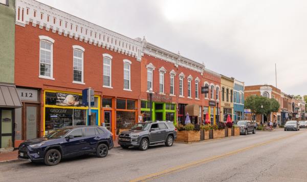 New co<em></em>nstruction makes up 39.5% of those sales, but inventory remains tight. Walmart’s recruitment efforts, including moving remote workers to Bentonville, are driving growth, with big-name companies following suit