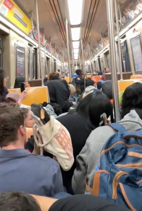 The 36-year-old then pulled out a gun from his jacket, and charged at the 32-year-old, causing the commuters to erupt into screams. 