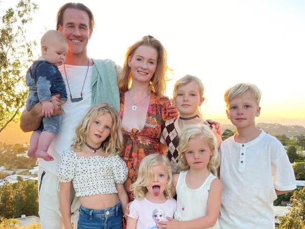 James Van Der Beek with his wife and kids