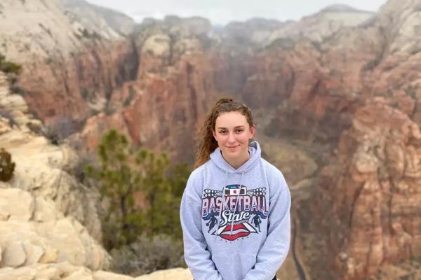 Her father, who was below her, tried to ease his daughter’s nerves and told her to take the descent “one step at a time.”