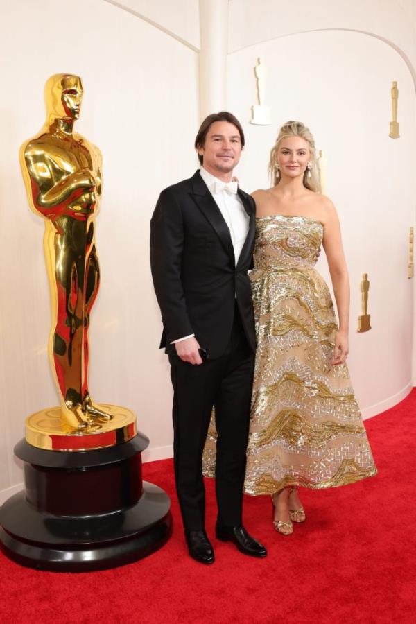 Josh Hartnett and Tamsin Egerton posing together at the 96th Annual Academy Awards in Hollywood, California.