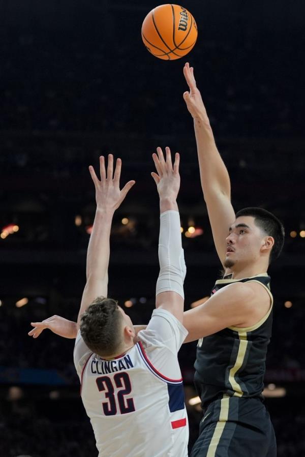Purdue center Zach Edey shooting a basketball over UConn center Do<em></em>novan Clingan during the NCAA college Final Four champio<em></em>nship game.