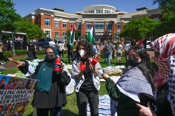 Student protests co<em></em>ntinue in solidarity and for Gaza on the University of North Carolina in Charlotte campus.</p>

<p>　　