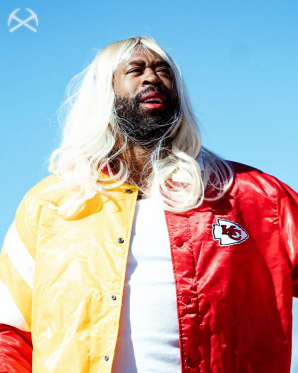 Denver Nuggets center DeAndre Jordan went as Taylor Swift for Halloween with a blo<em></em>nde wig and Kansas City Chiefs bomber jacket  while he and his teammates waited to board their plane on October 31, 2023. 