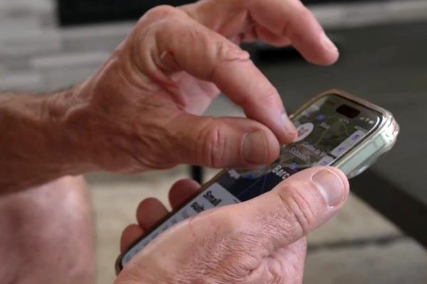 Adams' phone showed the missing bag was o<em></em>nly a few feet away from him, practically on the other side of the wall he was standing by, but figured one of the airline workers simply forgot to place it on the co<em></em>nveyer belt.
