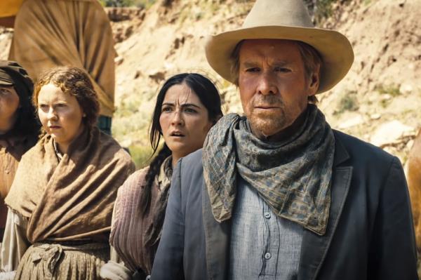 HORIZON: AN AMERICAN SAGA - CHAPTER 1, Isabelle Fuhrman (center), Will Patton (right)