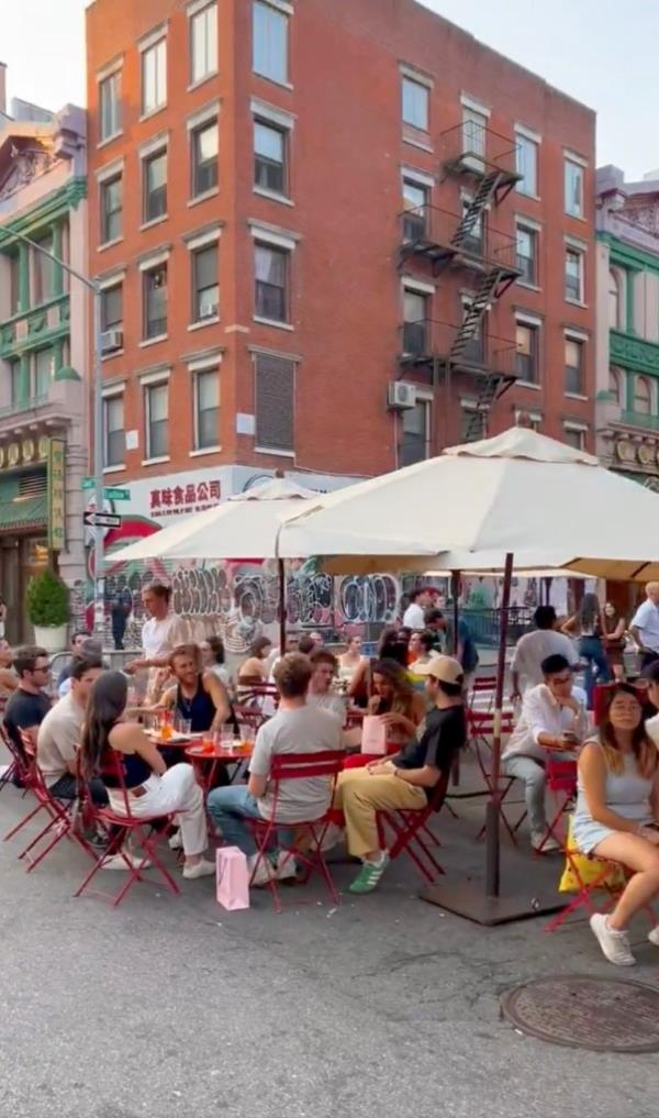 People eating on the street in Lower Manhattan. 