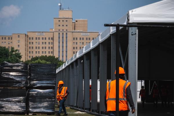 2,000-bed migrant shelter on Randall's Island.