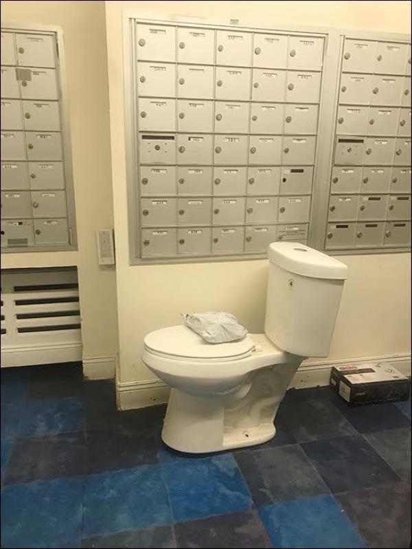 A photo showing poor co<em></em>nditions in the 218 Thompson St. building.