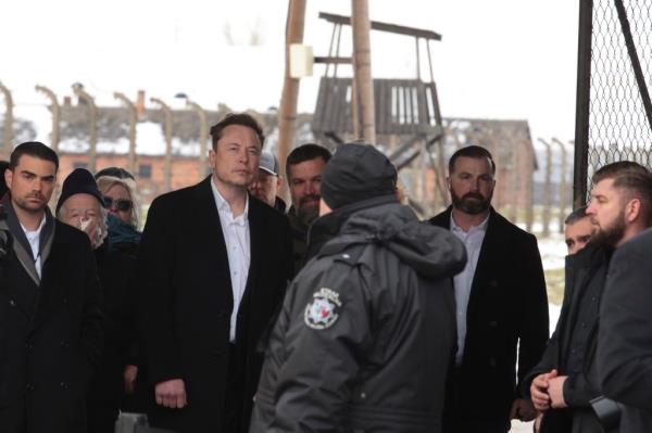 Musk was seen alo<em></em>ngside right-leaning media perso<em></em>nality Ben Shapiro (far left).