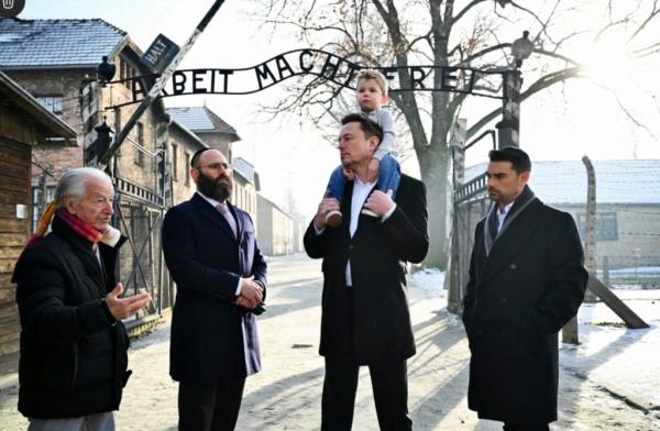 Holocaust survivor Gidon Lev (far left) joins Margolin, Musk and Shapiro at the entrance to Auschwitz.