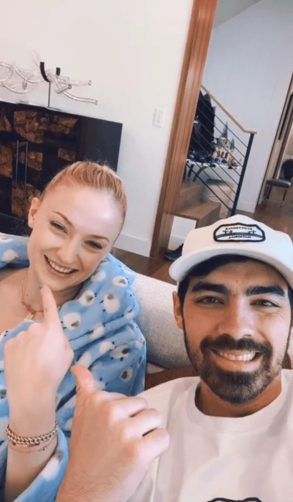 Sophie Turner and Joe Jo<em></em>nas smiling. 