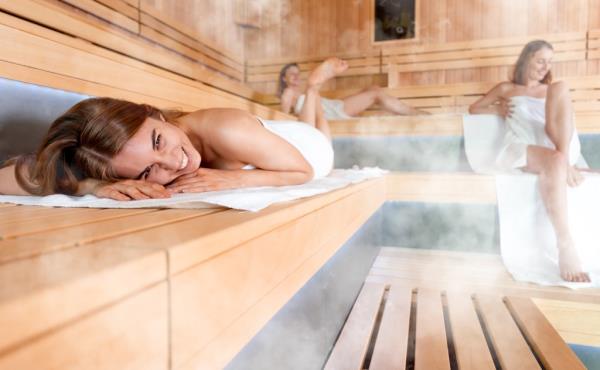 Peacock suggested sitting in a sauna for up to 15 minutes then switching to a cold plunge.