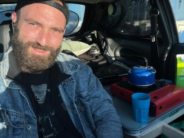 Man moves into co<em></em>nverted Ford Fiesta after being disgusted by ‘shoebox’ Lo<em></em>ndon flat