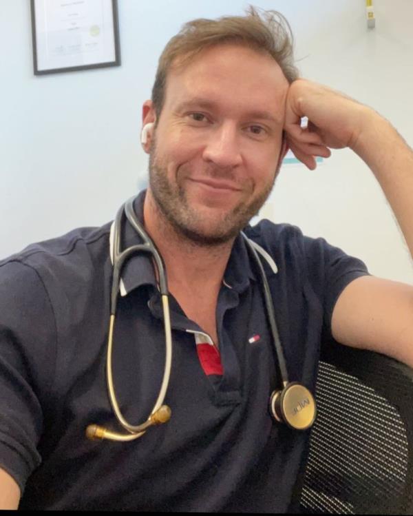 Doctor Zac with a stethoscope around his neck discussing face rollers