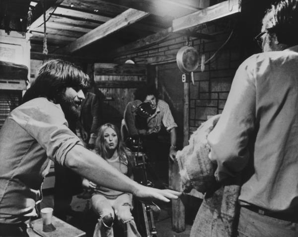 Tobe Hooper and Marilyn Burns on set