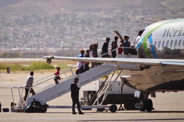 Migrants arriving on a bus