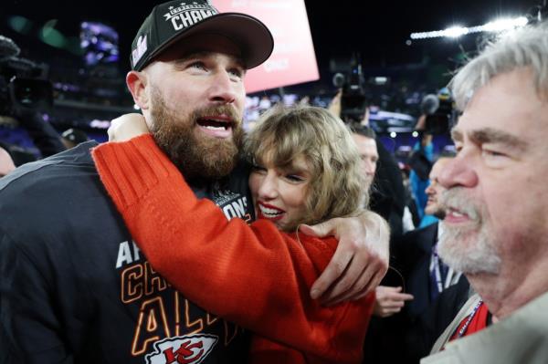 David Letterman Defends Taylor Swift Against Her NFL Haters — and Mixes Up Travis Kelce with Kelsey Grammer