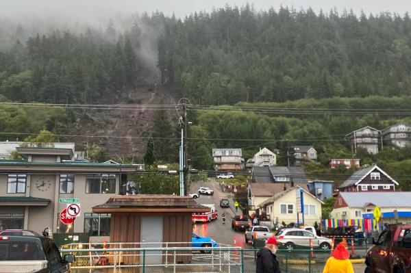 A landslide along Alaska's southeastern coast of Ketchikan on Sunday has killed one person, injured several others and damaged homes and infrastructure.</p>

<p>　　