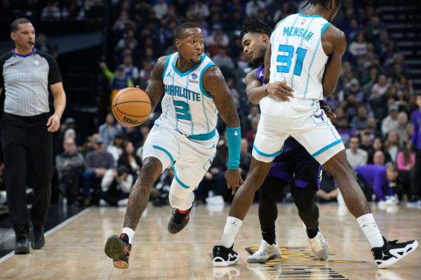 Raptors guard Immanuel Quickley (5) defends against Miami Heat guard Kyle Lowry (7) during the first half at Scotiabank Arena.