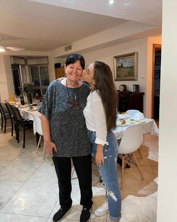Mor Bayder and grandma