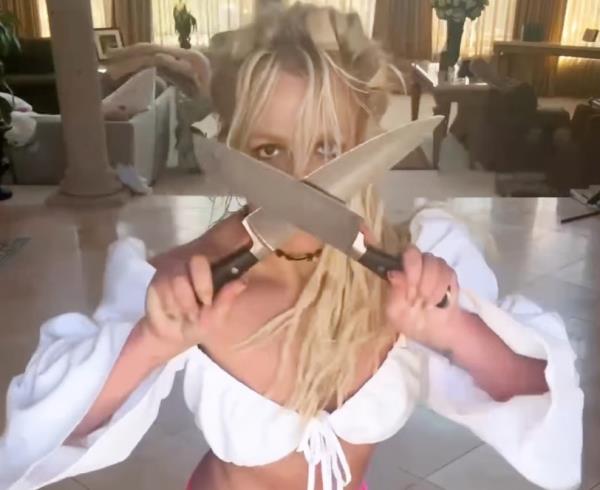 Despite her pleas to not involve authorities, several co<em></em>ncerned fans asked police to perform a wellness check on the singer. 