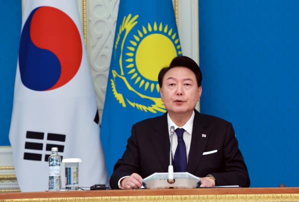 President Yoon Suk Yeol speaks during a joint press co<em></em>nference in Astana, Kazakhstan on Wednesday. (Yonhap)