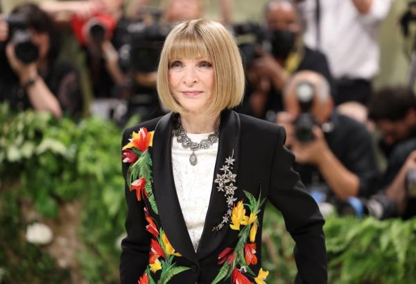 Anna Wintour poses at the Met Gala