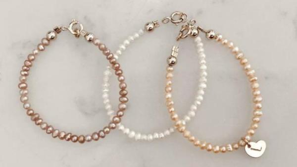 The perso<em></em>nalised pearl bracelet.